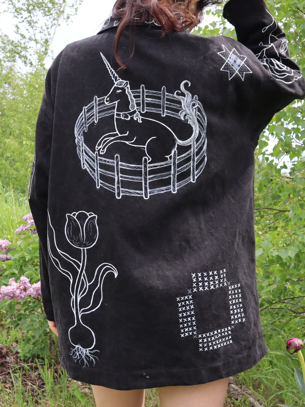 Upcycled Black Denim Jacket with White Folk Art Drawings L • XL - Picture 5 of 16